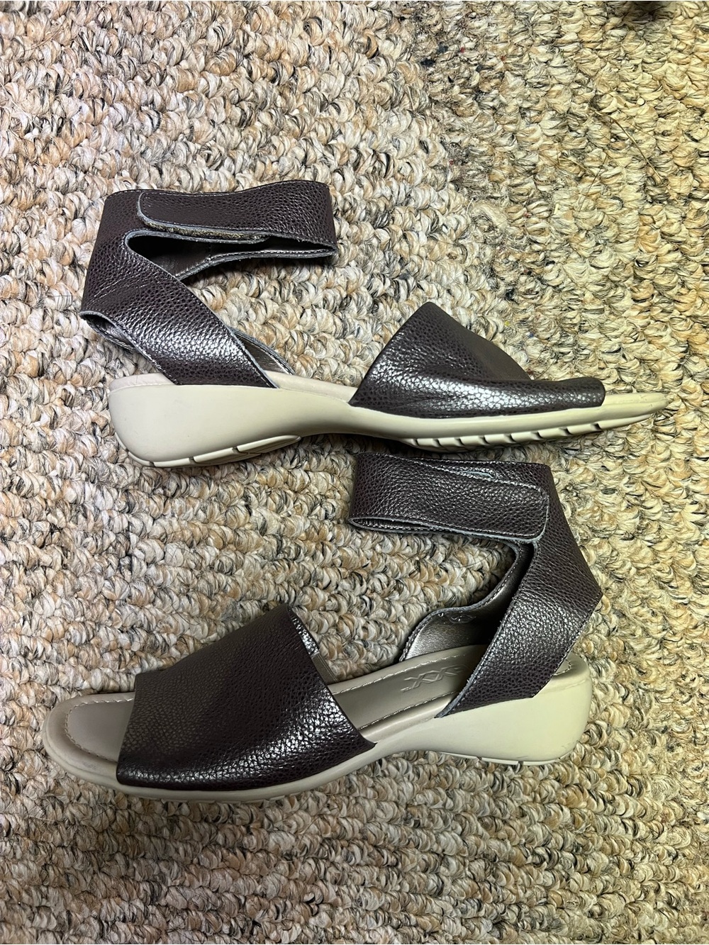 THE FLEXX Dark Gray Leather Open-Toe Ankle-Strap Sandals Size 6.5